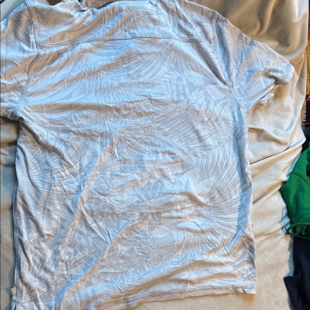 Tommy Bahama NFL Washington White Polo with Subtle Pattern - Picture 6 of 6